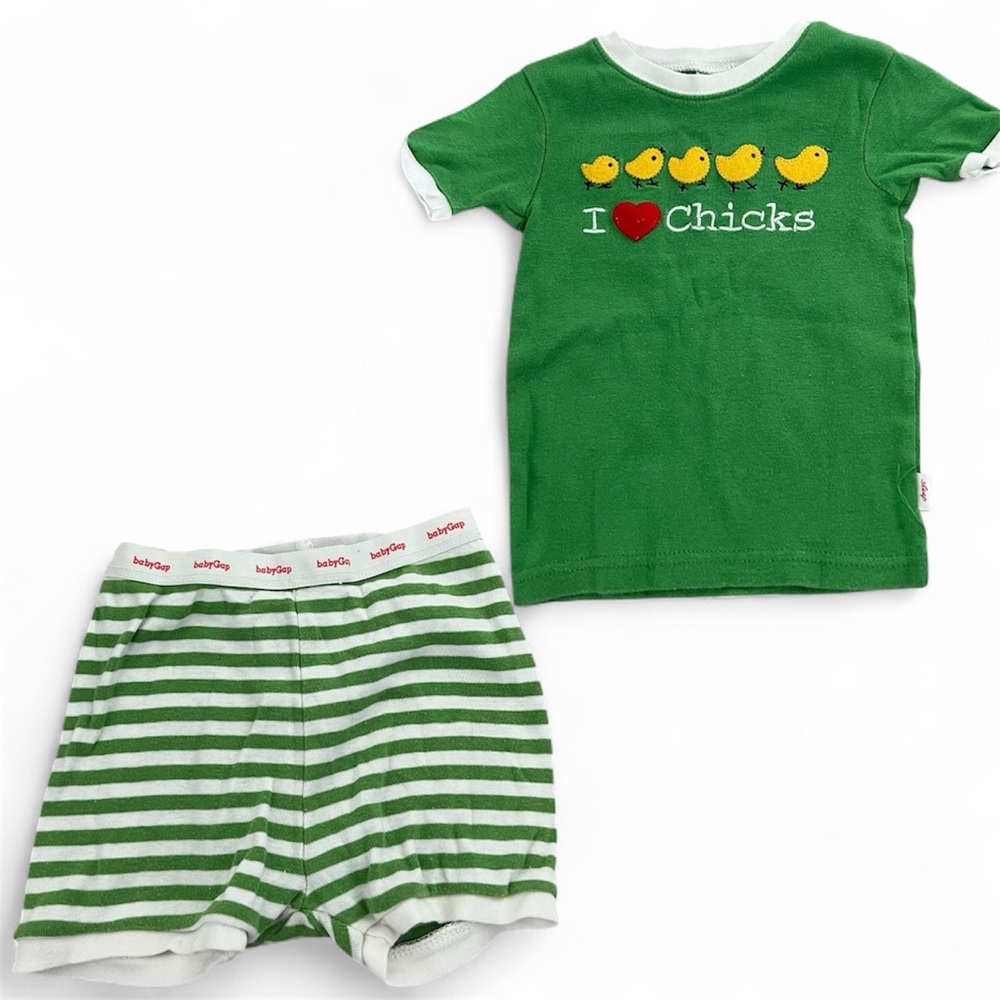 🟢GAP: Boy 18-24 months, “I love Chicks” short sleeve & short pajama set🟢